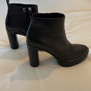 Ecco bootie